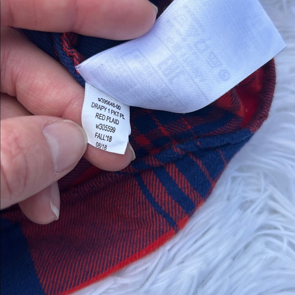 GAP Women’s Red and Navy Blue Flannel Button Down Shirt Size Medium - Picture 11 of 13